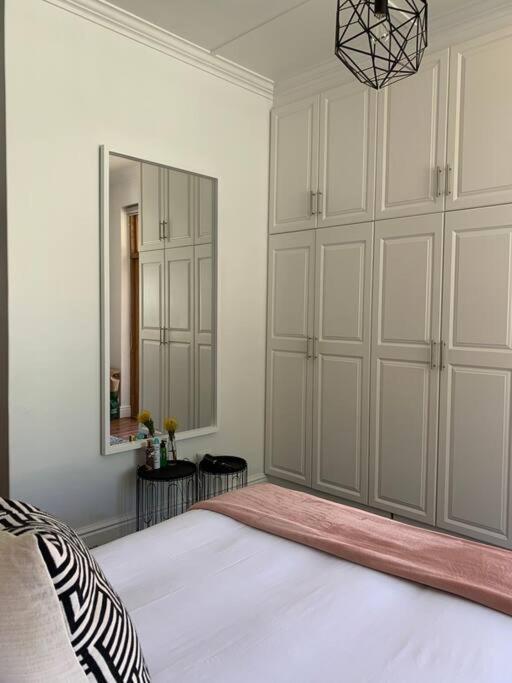 1-Bedroom Sea Point Gem - Perfect Location! Cape Town Exterior photo