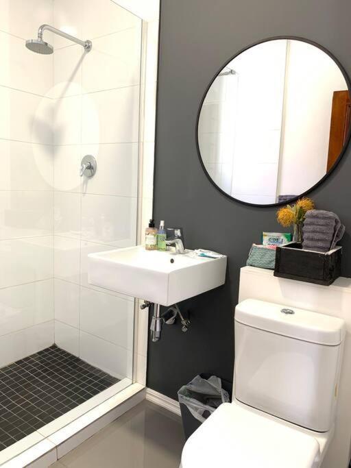 1-Bedroom Sea Point Gem - Perfect Location! Cape Town Exterior photo