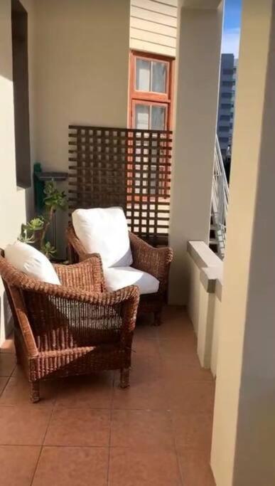 1-Bedroom Sea Point Gem - Perfect Location! Cape Town Exterior photo